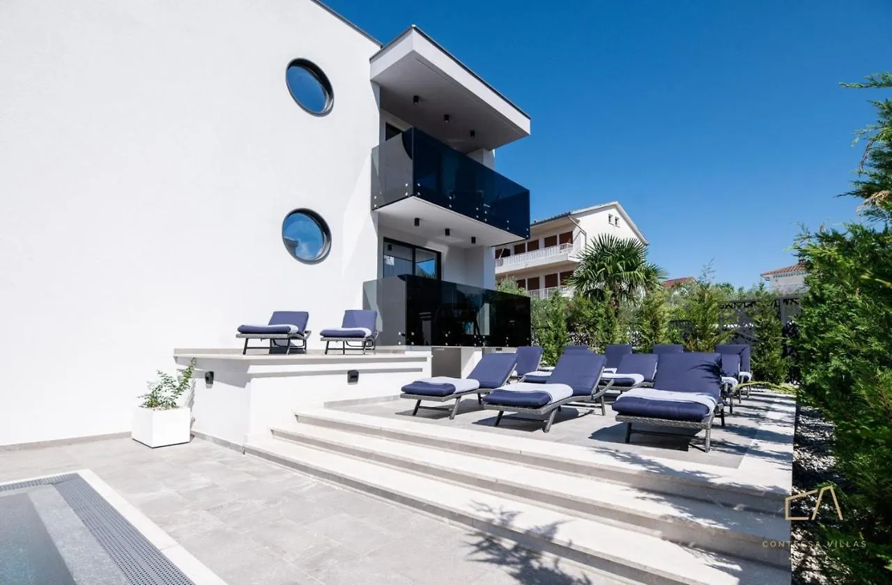 Luxury Apartments In Villa Curiera Malinska 5*,